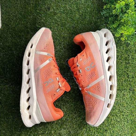 On Cloudsurfer MEN SHOES Flame | White
SIZE Men 7.5 women 9 new /unisex? main image 16
